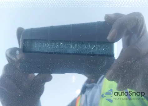 2018 Toyota Sienna Se 8 Passenger z USA, uszkodzony, nr VIN 5TDXZ3DC1JS942275